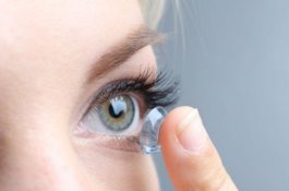Amankah Pakai Lensa Kontak Setiap Hari?