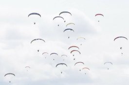 Tercebur ke Laguna dengan Kaki Terlilit Parasut, Penerjun Asal Kalbar Nyaris Celaka