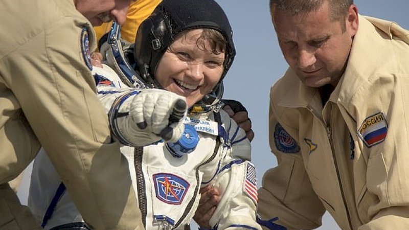 Anne McClain mendarat dari ISS