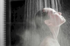 Langsung Mandi Saat Tubuh Berkeringat, Bolehkah?