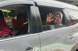 Hendak Beri Sambutan di Balai Desa, Bupati Tegal Dipaksa Polisi Tinggalkan Acara