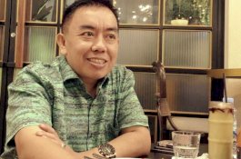 Pin Legislator Jeneponto saat Pelantikan Ternyata Dibeli Pakai Uang Pribadi Ketua DPRD