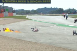 Lepas Start, Dovizioso Jatuh hingga Motor Terbakar