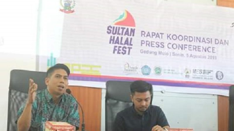 Direktur Eksekutif Badan Promosi Pariwisata Daerah (BPPD) Sulawesi Selatan, Hendra Nick Arthur (kiri) dan Ketua Panitia Sultan Halal Fest 2019, Akbar Nugraha.