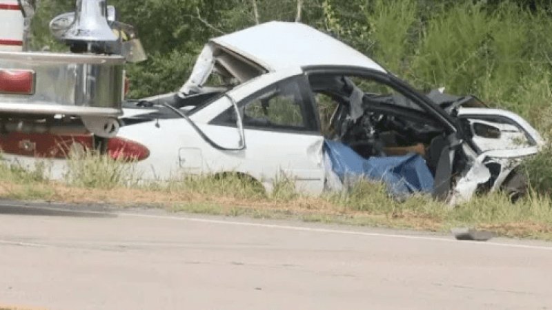 Mobil yang ditumpangi pasangan pengantin di Texas, Amerika Serikat.