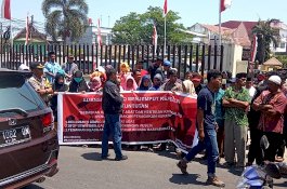 Kembali Unjuk Rasa di PN Sungguminasa, Warga Matteko Tegaskan Terdakwa Tidak Dapat Untung