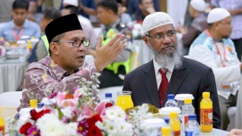 Danny Pomanto berbincang dengan Zakir Naik saat hadir di Makassar beberapa waktu lalu.