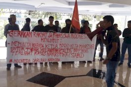 Demo DPRD Makassar, Mahasiswa Desak Pembatalan Pelantikan Rachmat Taqwa