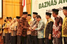 Pj Wali Kota Makassar Raih Baznas Award 2019