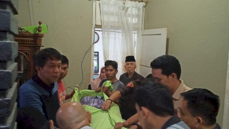 AGH Sanusi Baco berduka atas meninggalnya anak keenam, Ahmad Azhar.