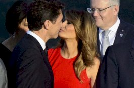 Lagi Viral: Foto Melania Terpana Saat Dicium oleh PM Kanada