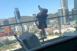 Latihan Yoga Dibalkon Lantai 6, Wanita ini Jatuh dan Patah Tulang