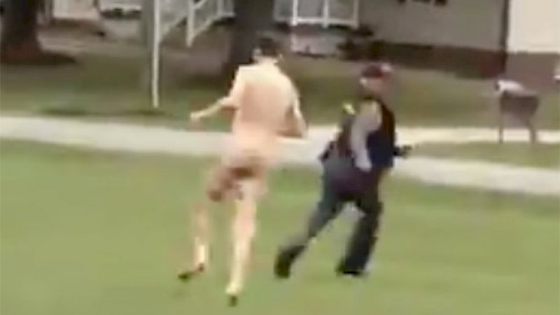 Sebelum Ditangkap, Remaja Pembunuh Keluarga Ini Mengamuk Sambil Telanjang