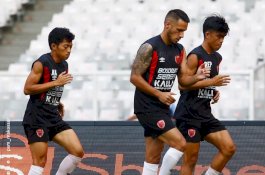 Maitimo Langsung Masuk Line Up, Ini Susunan Pemain Persija vs PSM