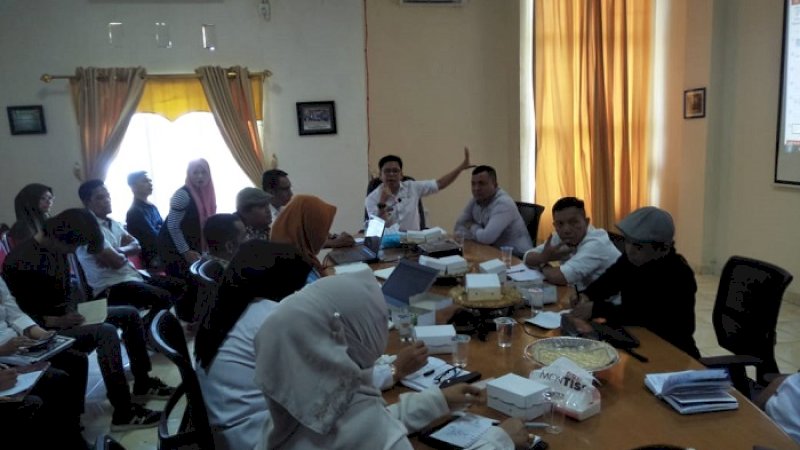 Wabup Bulukumba, Tomy Satria Yulianto memimpin rapat persiapan Temu Inklusi Nasional, Rabu (28/8/2019).