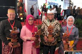 Pemprov Sulsel Raih Penghargaan Tertinggi Iptek Kemenristek Dikti