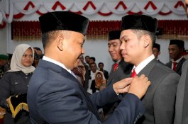Didampingi Ibu saat Dilantik, Legislator Termuda Bantaeng Ini Janji Perjuangkan Aspirasi Warga