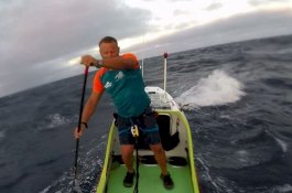 Atlet ini Melintasi Samudra Pasifik Dengan Paddleboard Selama 67 Hari