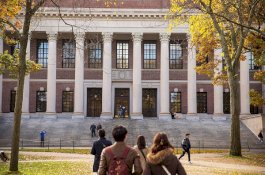 Mahasiswa Palestina Diterima di Harvard University Malah Ditolak Masuk AS