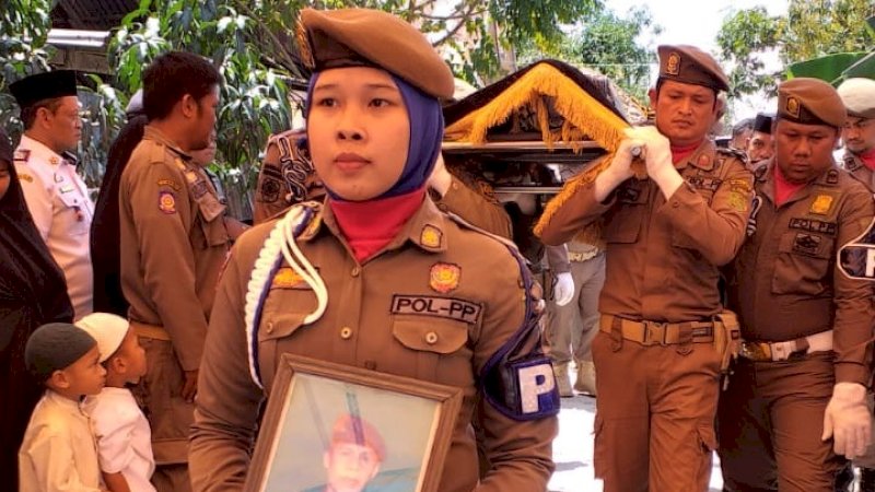 Suasana prosesi pemakaman jenazah Hamzah SE, Kamis (29/8/2019).

