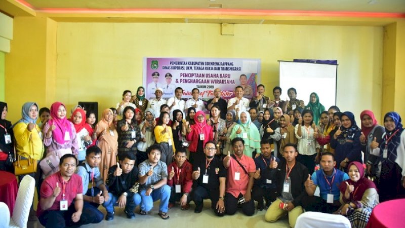 Dinas Koperasi UKM Tenaga Kerja dan Transmigrasi Sidrap mengadakan kegiatan penciptaan usaha baru dan penghargaan wirausaha tahun 2019.