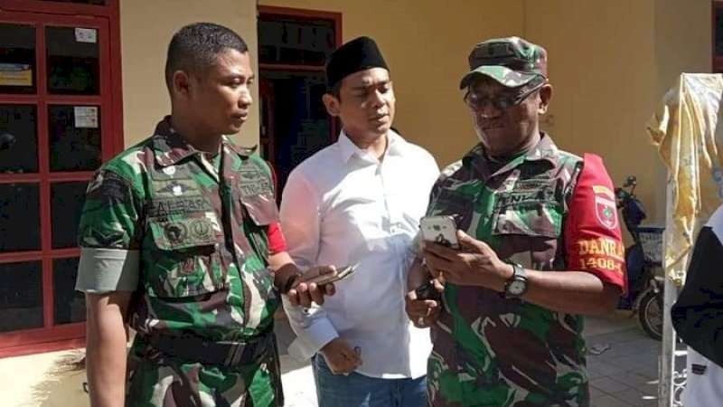 Rachmat Taqwa Quraisy (tengah) dalam sebuah kesempatan.