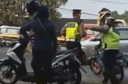 Tendang Pengendara Motor, Oknum Polisi Diperiksa