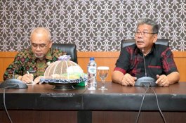 Upss...Imbauan DLH Bantaeng Tak Gunakan Air Kemasan Plastik Dilanggar Wabup