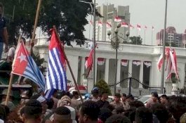 Pengibar Bendera Bintang Kejora di Depan Istana Ditangkap, Dijerat Pasal Makar