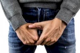 Menolak Bayar Utang, Pria Gigit Alat Kelamin Temannya