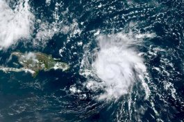 Badai 'Sangat Kuat' Dorian Menuju Florida, Warga Diminta Waspada