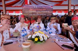 Pecahkan Rekor MURI, Wagub Sulsel Pimpin Minum Kopi Serentak di Toraja