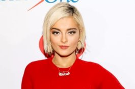 Rayakan Usia 30 Tahun, Bebe Rexha Foto Telanjang Dada Sebelum Pentas