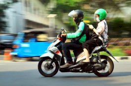 Tarif Gojek dan Grab Naik Mulai Hari Ini