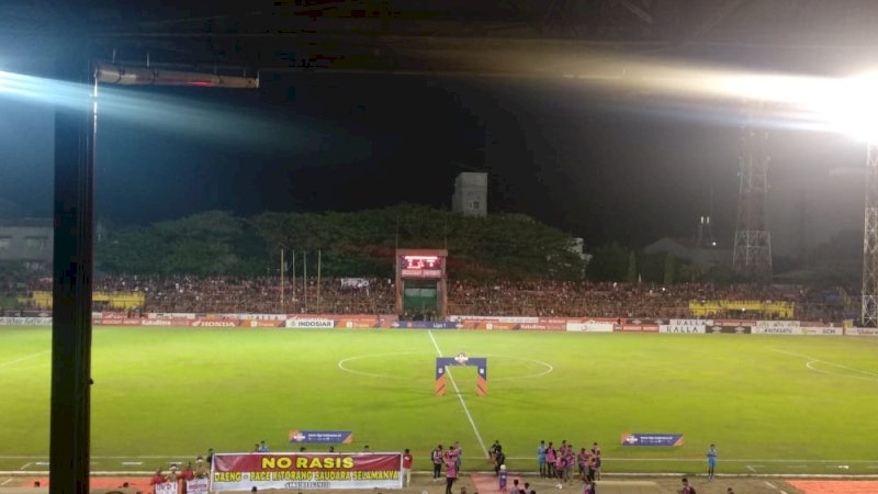 PSM Makassar menjamu Persela Lamongan di Stadion Andi Mattalatta, Makassar, Minggu malam (1/9/2019).