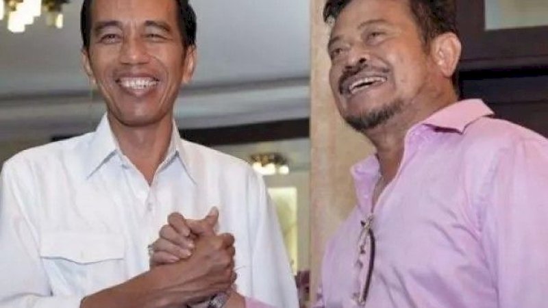 Syahrul Yasin Limpo (kanan) salam komando dengan Presiden Jokowi.