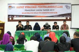 Bersama PPK dan PPS, KPU Bantaeng Gelar Rapat Evaluasi Pemilu 2019