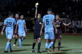 Darije Sebut Alex Dapat Kartu Merah Karena Frustasi Tak Sentuh Bola 20 Menit