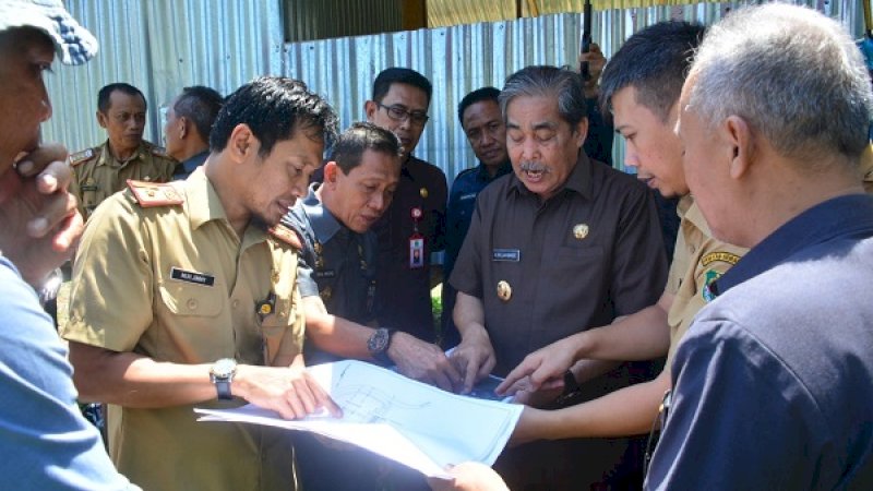 Bupati Sidenreng Rappang (Sidrap), Dollah Mando, meninjau lokasi pembangunan rest area yang terletak di Desa Lainungan, Kecamatan Watangpulu, Senin (2/9/2019).