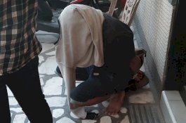 Tersangka Narkoba Dibekuk Saat Ongkang-ongkang Kaki Duduk di Halte