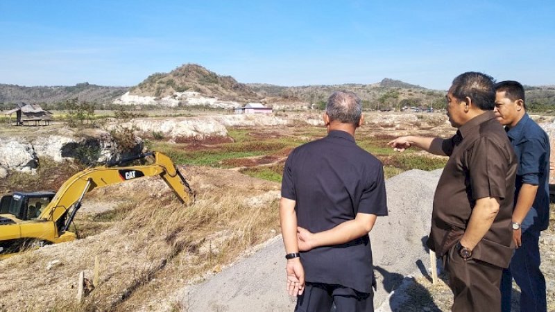 Mengawali aktivitasnya Selasa pagi (3/9/2019), Bupati Sidrap, H Dollah Mando mengecek proyek rehabilitasi daerah irigasi Alebbong Patommo di Kelurahan Arawa, Kecamatan Watangpulu.