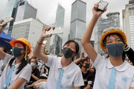 Ribuah Pelajar Hong Kong Bolos di Hari Pertama Sekolah untuk Berdemo