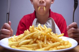 Sering Makan Junk Food, Pria Ini Alami Penyakit Langka Hingga Buat Dia Buta