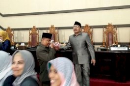 Usai Pimpin Paripurna Terakhir DPRD Makassar, Aru Menangis
