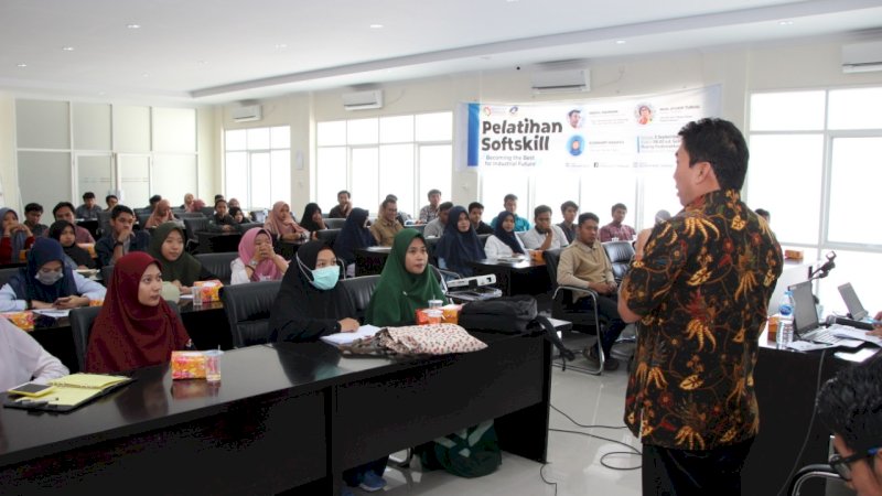 Politeknik ATI Makassar Beri Pelatihan Softskill Untuk Mahasiswa Semester Akhir