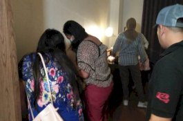 Digerebek Satu Selimut Tanpa Busana, Pesta Seks Threesome Terbongkar