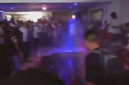 Ratusan Pengunjung Asyik Joget, Lantai Klub Malam Mendadak Ambruk