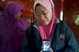 Kunci Ambulans Dibawa Sopir, Keluarga Tandu Jasad Daeng Kanang 5 Km