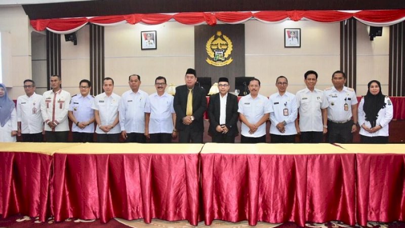 Sekda Gowa, Muchlis (keempat dari kanan). 