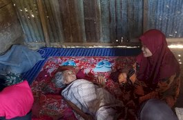 Kampungnya Tak Terjangkau Kendaraan, Nenek 111 Tahun di Pangkep Dirawat Seadanya